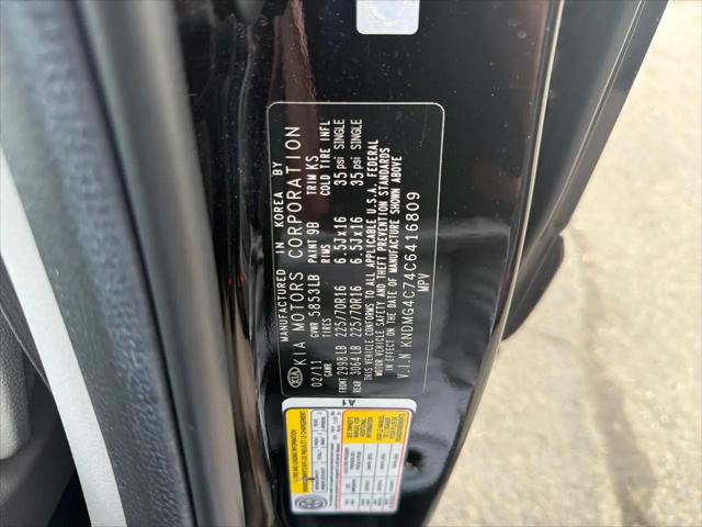 2012 Kia Sedona LX