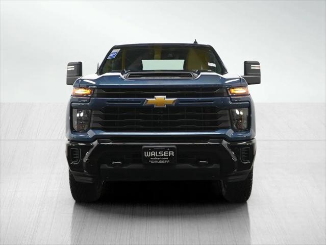 2024 Chevrolet Silverado 2500HD 4WD Crew Cab Standard Bed Custom