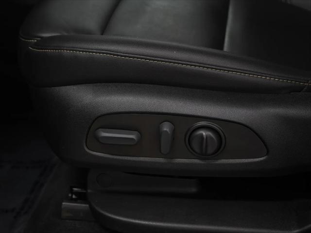2023 Chevrolet Traverse AWD LT Leather