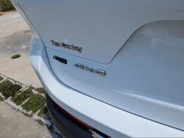 2022 Jeep Grand Cherokee L Laredo 4x4