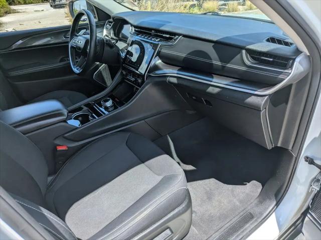 2022 Jeep Grand Cherokee L Laredo 4x4