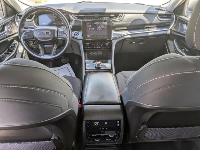 2022 Jeep Grand Cherokee L Laredo 4x4
