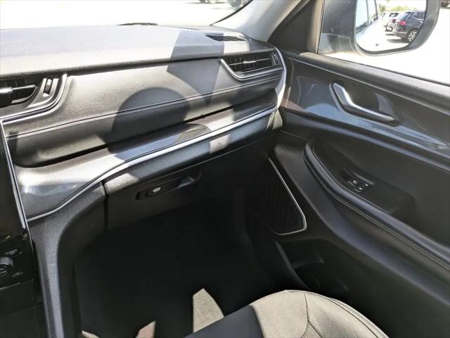 2022 Jeep Grand Cherokee L Laredo 4x4