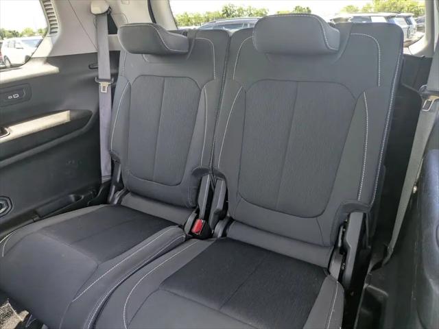 2022 Jeep Grand Cherokee L Laredo 4x4