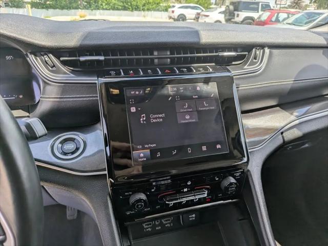 2022 Jeep Grand Cherokee L Laredo 4x4