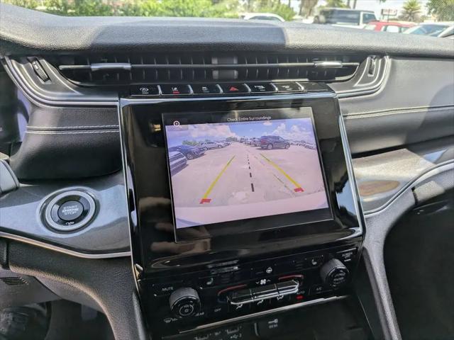 2022 Jeep Grand Cherokee L Laredo 4x4