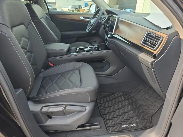2026 Volkswagen Atlas SE with Technology