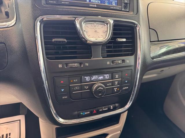 2012 Chrysler Town & Country Touring