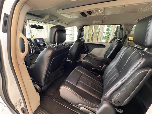 2012 Chrysler Town & Country Touring