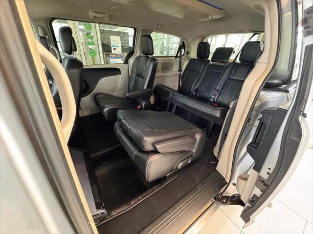 2012 Chrysler Town & Country Touring