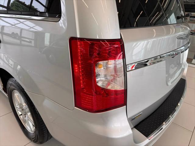 2012 Chrysler Town & Country Touring