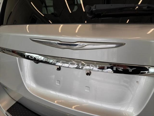 2012 Chrysler Town & Country Touring