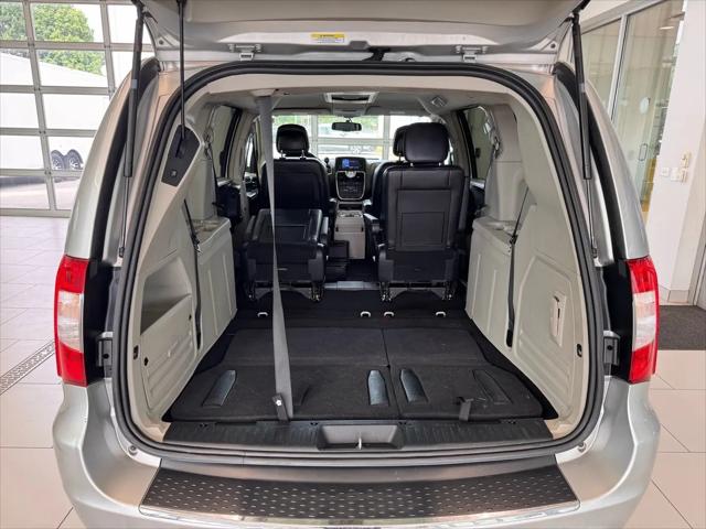 2012 Chrysler Town & Country Touring