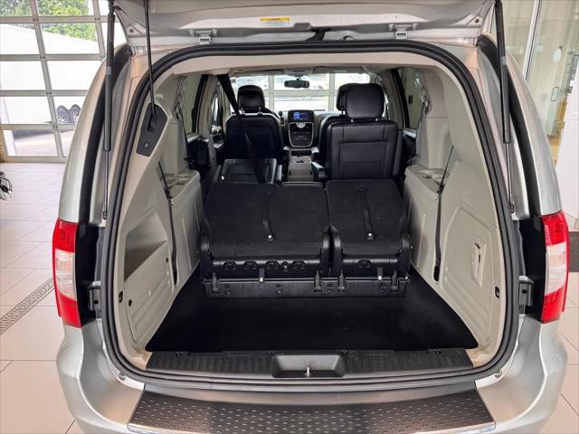 2012 Chrysler Town & Country Touring