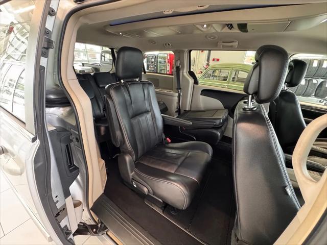 2012 Chrysler Town & Country Touring