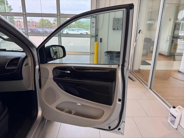 2012 Chrysler Town & Country Touring