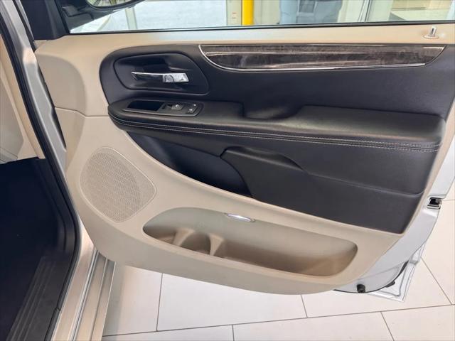 2012 Chrysler Town & Country Touring