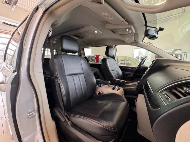 2012 Chrysler Town & Country Touring