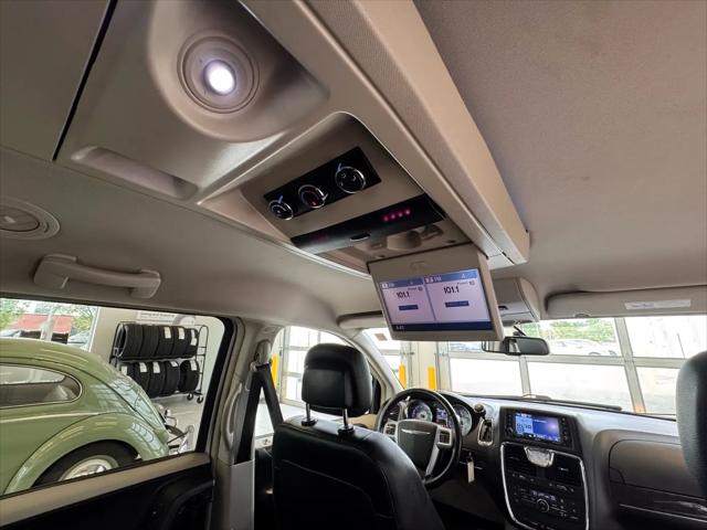 2012 Chrysler Town & Country Touring