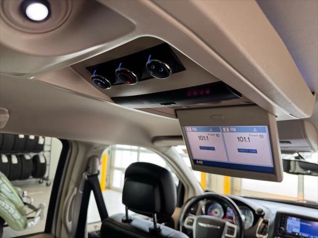 2012 Chrysler Town & Country Touring
