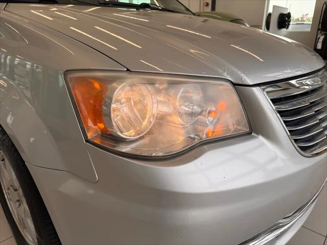 2012 Chrysler Town & Country Touring