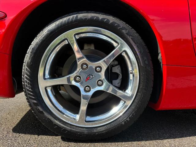 2004 Chevrolet Corvette Base
