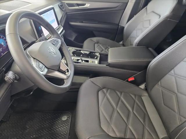 2026 Volkswagen Atlas Cross Sport SE with Technology
