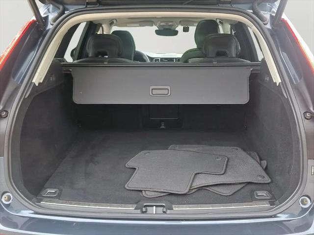 2022 Volvo XC60 B5 Momentum
