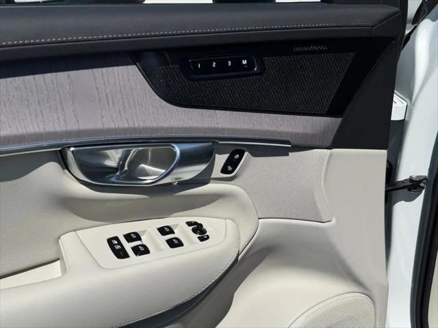 2026 Volvo XC90 Plug-In Hybrid Ultra Dark Theme, T8 AWD, Electric/Gasoline, 7 Seats