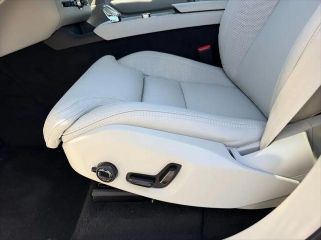 2026 Volvo XC90 Plug-In Hybrid Ultra Dark Theme, T8 AWD, Electric/Gasoline, 7 Seats