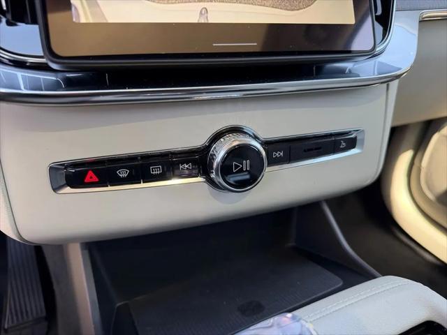 2026 Volvo XC90 Plug-In Hybrid Ultra Dark Theme, T8 AWD, Electric/Gasoline, 7 Seats