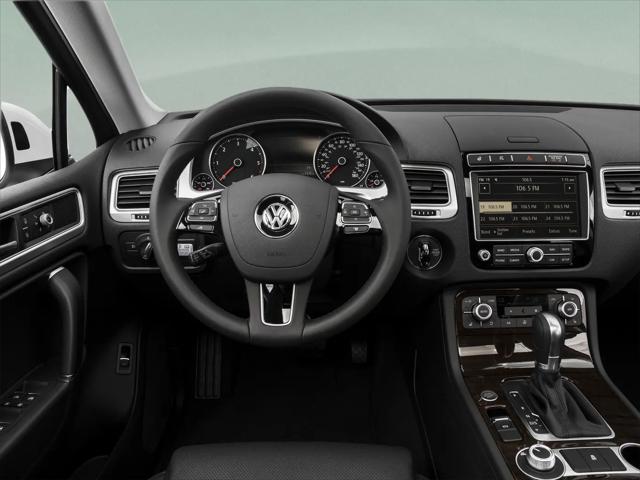 2016 Volkswagen Touareg VR6 Lux