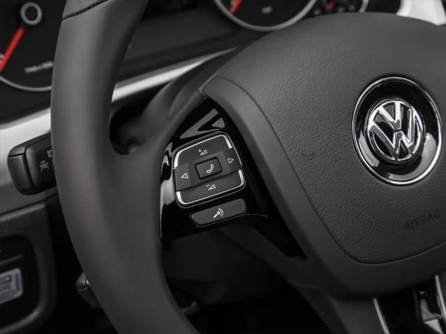 2016 Volkswagen Touareg VR6 Lux