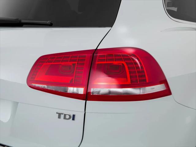 2016 Volkswagen Touareg VR6 Lux