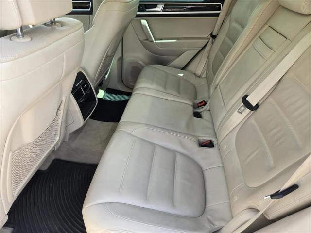 2016 Volkswagen Touareg VR6 Lux
