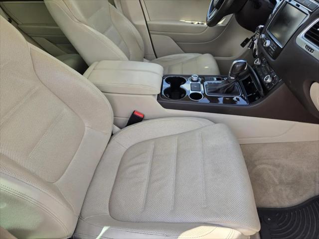 2016 Volkswagen Touareg VR6 Lux