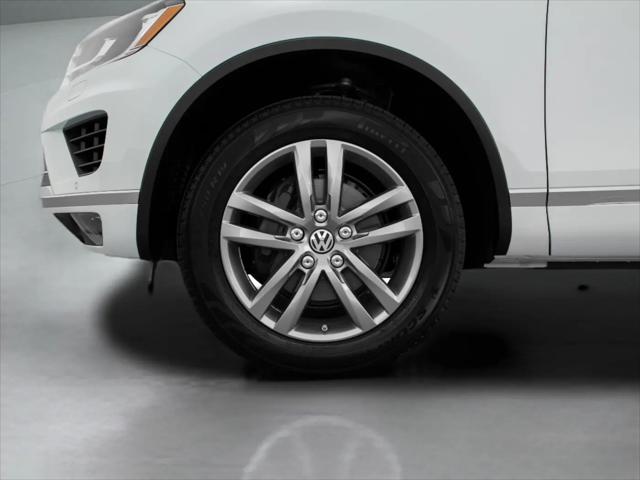 2016 Volkswagen Touareg VR6 Lux