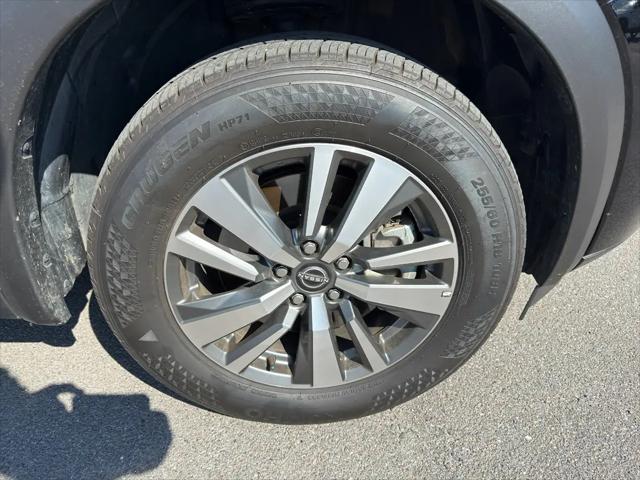 2025 Nissan Pathfinder SL 4WD