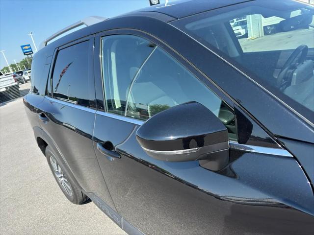 2025 Nissan Pathfinder SL 4WD