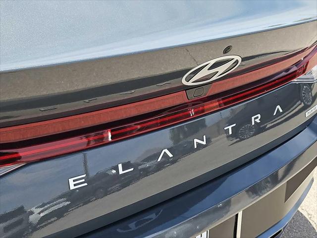 2025 Hyundai Elantra Hybrid Limited