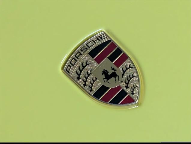 2022 Porsche 911 Carrera