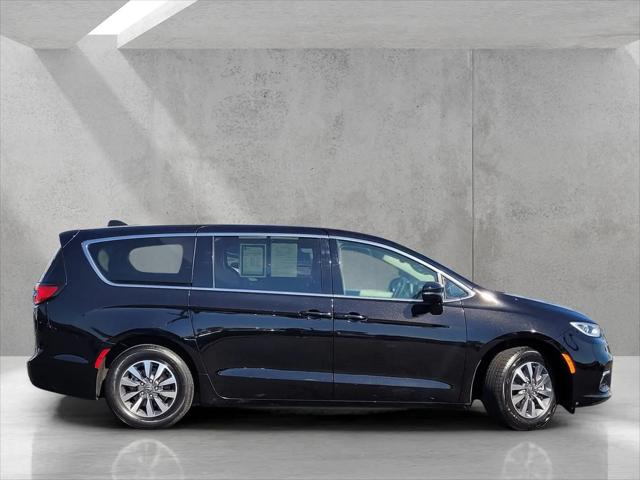 2024 Chrysler Pacifica Hybrid Select