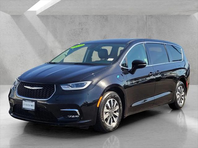2024 Chrysler Pacifica Hybrid Select