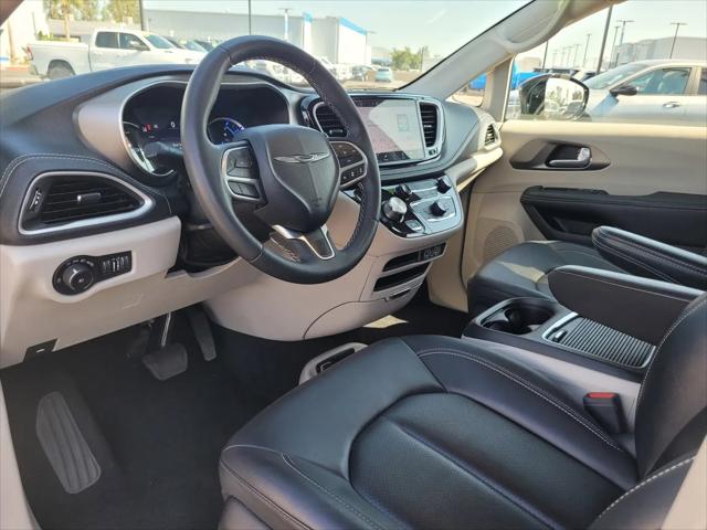 2024 Chrysler Pacifica Hybrid Select