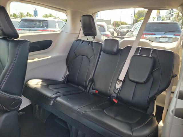2024 Chrysler Pacifica Hybrid Select
