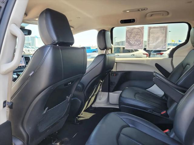 2024 Chrysler Pacifica Hybrid Select