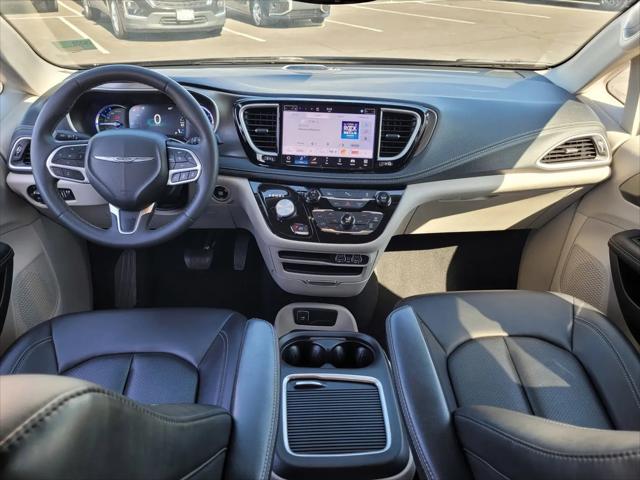 2024 Chrysler Pacifica Hybrid Select