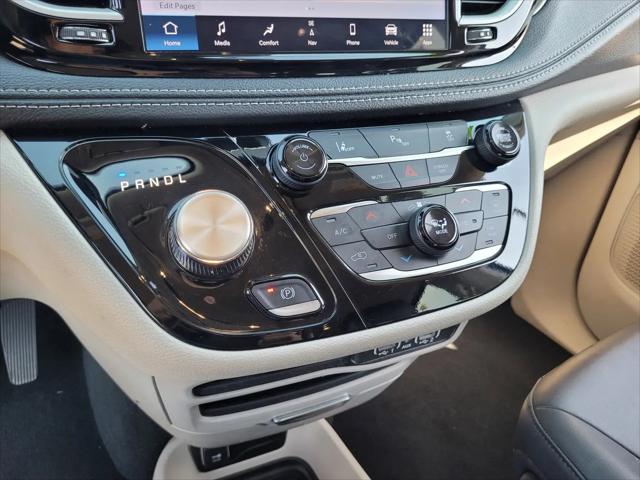 2024 Chrysler Pacifica Hybrid Select