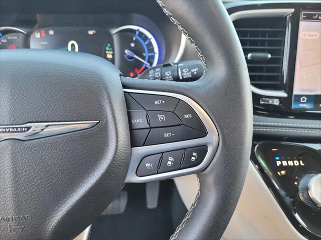2024 Chrysler Pacifica Hybrid Select