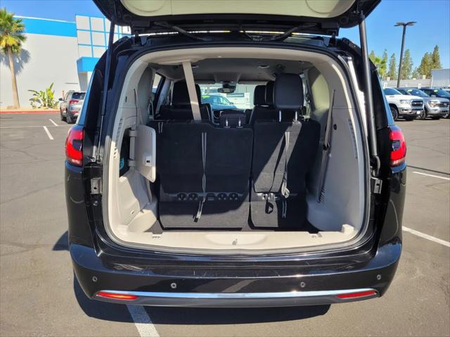 2024 Chrysler Pacifica Hybrid Select
